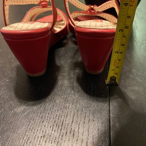 NWOT BAIT red sandals - 7.5 - Picture 4 of 7